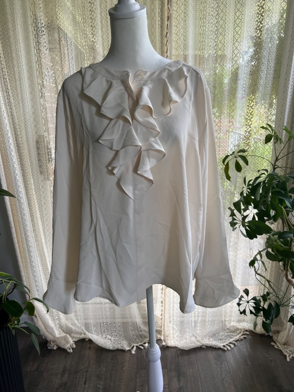 NWOT Loft ruffle neck ivory poet blouse - Picture 2 of 7